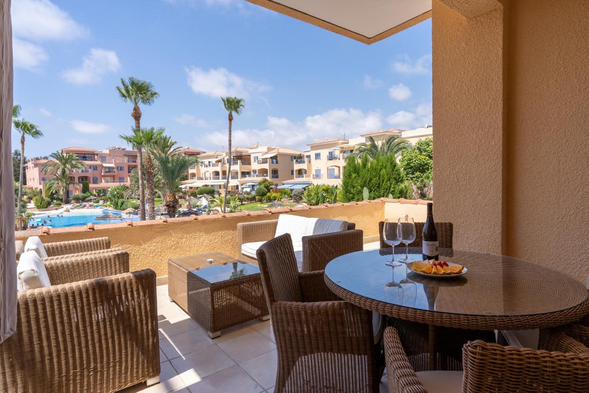 Tropical Paradise In Harbour Paphos, Central & Close To Beach Exterior photo
